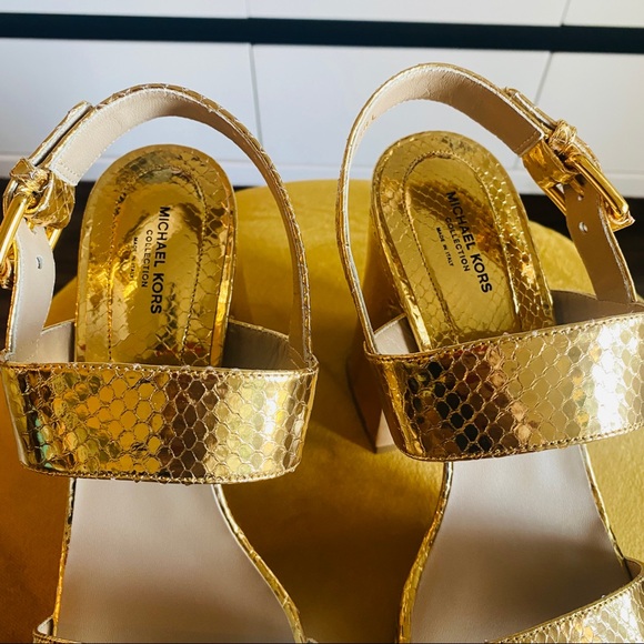 ✨✨✨ BRAND NEW✨✨✨ Michael KORS Collection Gold Python Platform Snakeskin Sandals - Picture 8 of 12